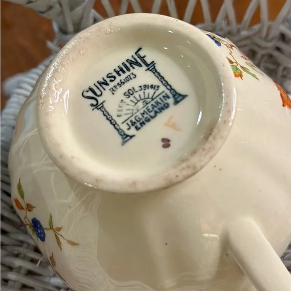 Vintage J and G Meakin Sunshine Pattern Made In England Creamer - Picture 2 of 10